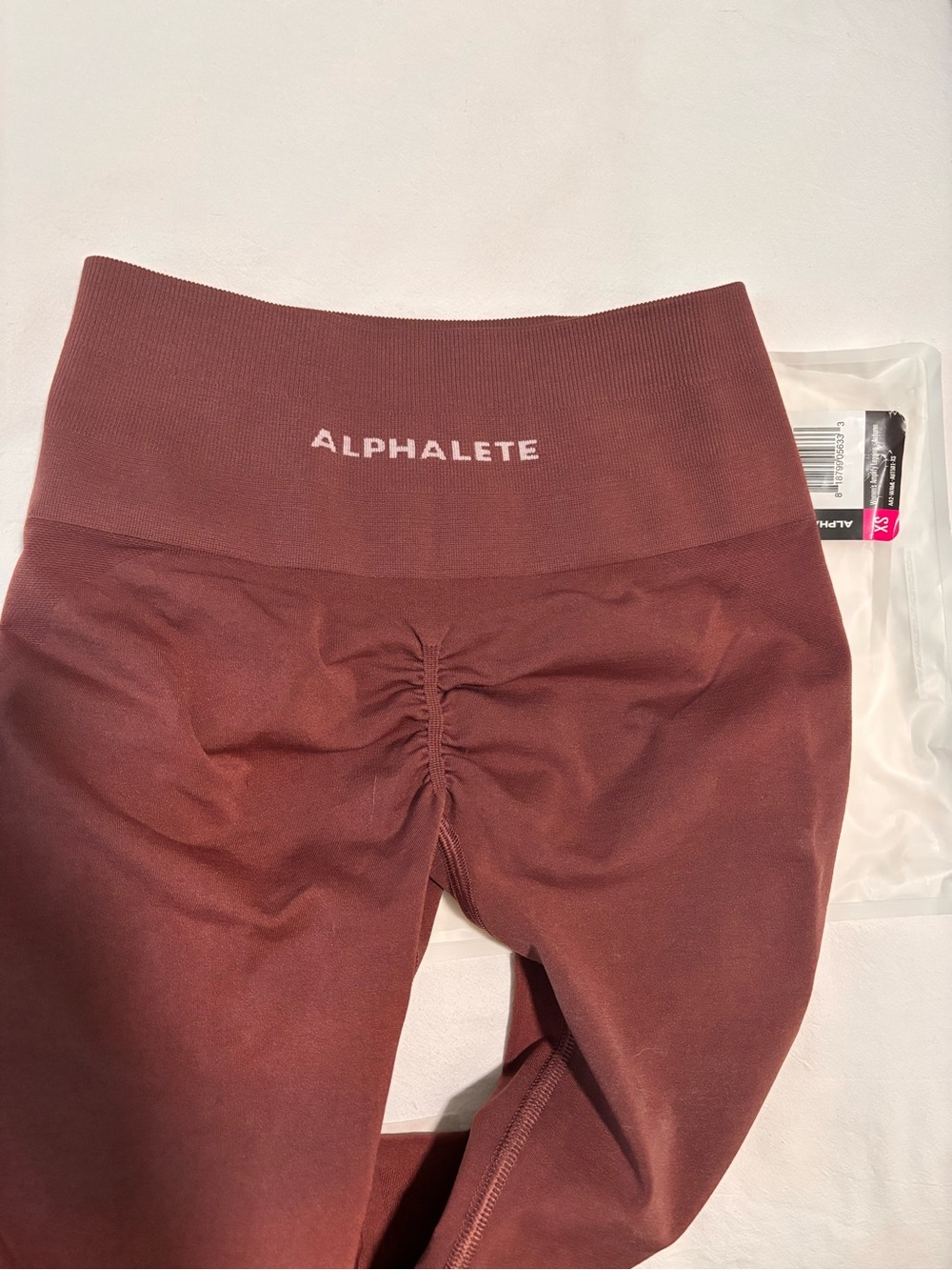 Alphalete High-Waist Scrunch Leggings - Brick Red